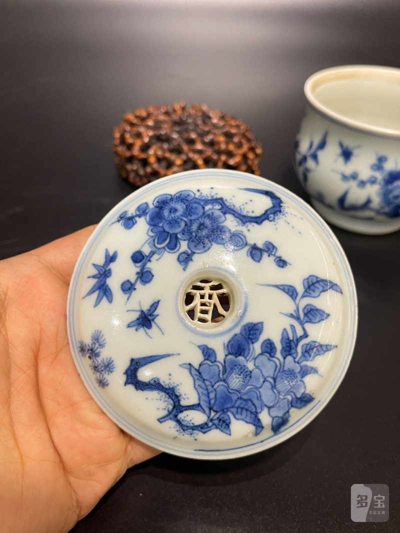 明崇祯 青花折枝花卉纹香薰 - 图13